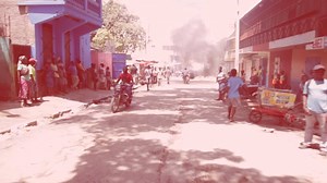 5.5K views · 57 reactions | Fantom 509 en action à Port-au-Prince, plusieurs véhicules incendiés et des bureaux saccagés | TripFoumi Enfo | Facebook