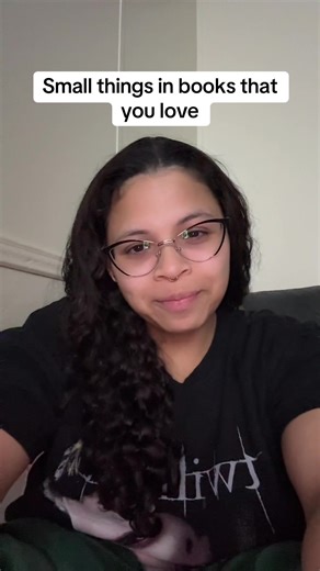 It makes me feel like a kid in a candy shop when I figure out something huge in the plot from a detail so small 😭 that’s definitely something I LOVVVEEE in books. What about you guys? What’s something that happens in a book, or with the authors writing that you love? #fyp #booktok #bookrecommendations #booklovers #brispeaks