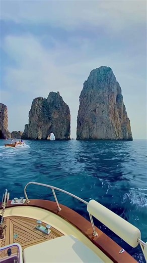 This Is Why Everyone Dreams of Capri 😳🌴”