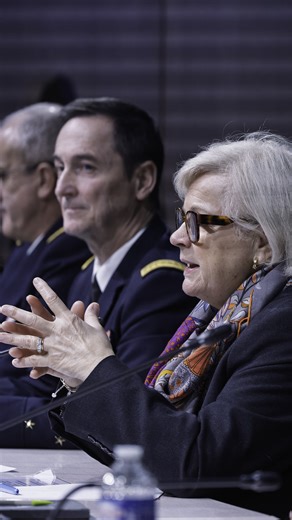 🇫🇷 Service national : les candidatures sont ouvertes Aujourd’hui, la ministre des Armées et des Anciens combattants, le chef d'état-major des armées et les chefs d'état-major des trois armées ont lancé les candidatures pour le Service national. Volontaire et militaire, il accueillera une première cohorte des 3000 jeunes dès septembre prochain. | Ministère des Armées