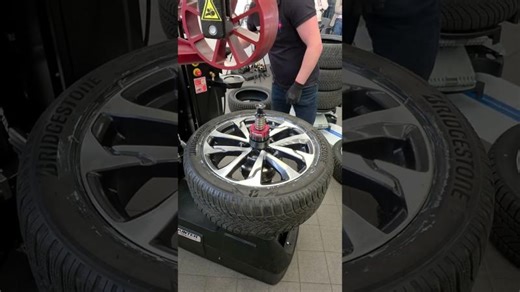 Automatyczna montażownica i wyważarka firmy Hunter | Hunter Engineering Company