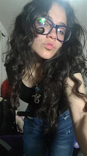 Jellyfish-Inspired Outfit and Makeup Ideas