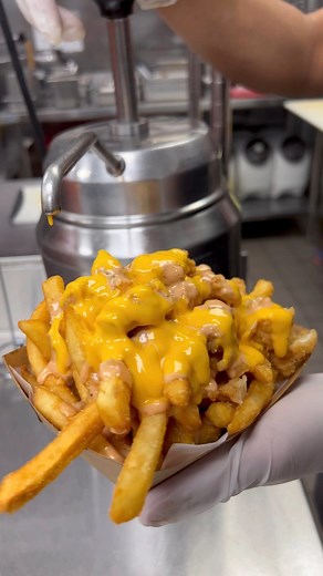 Loaded Fried Chicken Fries! 😍🍟🍗🧀 #foodyfetish #cheese #fries #frenchfries #friedchicken | Foody Fetish