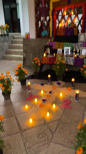 Celebramos nuestras tradiciones con mucho amor, color y alegría 🌼💀 Gracias a nuestras familias por hacerlo tan especial y único ✨ Así vivimos nuestra celebración de Día de Muertos y honramos la vida recordando con cariño a quienes amamos 🕯️🤍 #fastrackids #escuela #colegio #tepic #preescolar #maternal | Fastrackids Tepic