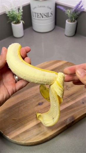 Stop Throwing Away Banana Peels (Do This Instead) #HerbalTea #LifeHack