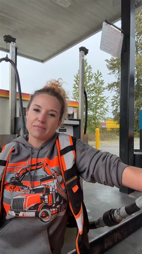 29K views · 1K reactions | Sunday morning fuel talk #truckdriver #paving #pavinglife #dumptruck #dumptruckdriver | Dauminique Fisher | Facebook