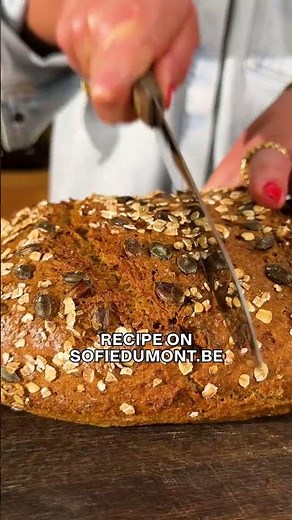 Zelfgemaakt Volkorenbrood Bakken: Makkelijk Recept voor het Weekend I Sofie Dumont #shorts