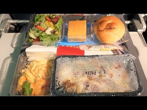 デルタ航空エコノミークラス搭乗レビュー 機内食を食べているだけ！想像以上の充実