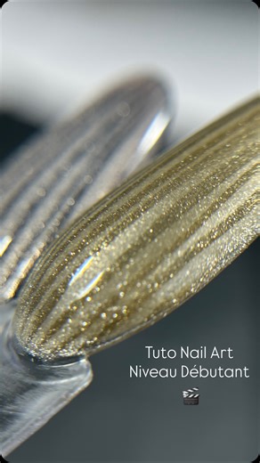 Astuce Nail Art 🪞 Réalise des décos à l’infini avec cette technique super simple. Fini miroir, net et lumineux sans prise de tête. Finition utilisée en studio : Master Gloss Clear #SPB24 Collab @passionebeautyfr #PassioneBeauty #PassioneBeautyCreator #SPB24 #Giftedby | Ezella Nail Academy