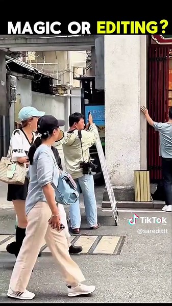 Magic or Editing? #magictrick #fyp #smallcreator