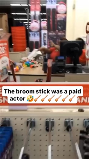 dálx on Instagram: "This store meltdown was WILD! 😳 A furious customer started swinging a broomstick at a store worker, and the whole chaotic showdown was caught on camera. The employee was dodging every swing like it was an action movie, leaving shoppers frozen in shock. People could NOT believe their eyes watching this crazy in-store drama unfold! 🔥📸"