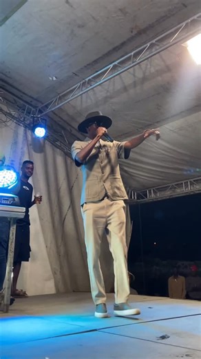 O M L O N G O 10 🇳🇦 on Instagram: "We performed our new song/ Anthem “Party” ft @dion__pdk_namibia . And it was fire 🔥🔥. Dance moves or the Song ??"