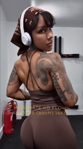 4 moves, full body work 🔥 Work a comfortable weight so you can go for rounds keeping your form throughout the flow! - Happy Friday everyone ✌🏽 - - #kettlebelltraining #fullbodyworkouts #workoutinspo #endurancetraining #ejayink #ejayink | Ejay Jay