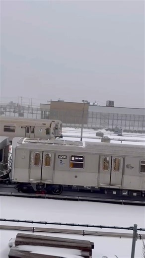 Snow Storm Hits Rockaway Park 🌨️❄️ 116th Street Train Station | NYC Winter Chaos