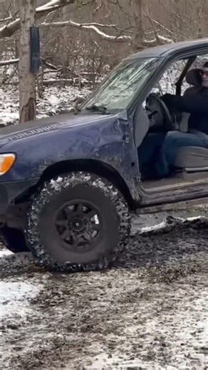 2000 Toyota Tundra, dual lockers & 35s. Offroad fun at the STF.