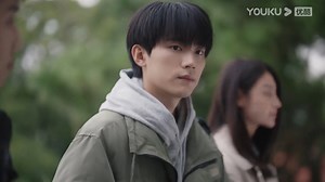 Sweet girl is jealous of her crush smiling at other girls, but he finds out 校草对着别人笑，甜妹醋溜溜跟在后面 #当我飞奔向你 #WhenIFlyTowardsYou #周翊然 #张淼怡 | 飞鸟影视