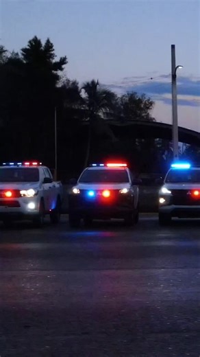 A full Feniex fleet thanks to Auserp Security Police Truck Builds: - 49" Quantum Lightbar - 4 QSMs - 2 FSMs | Feniex Industries