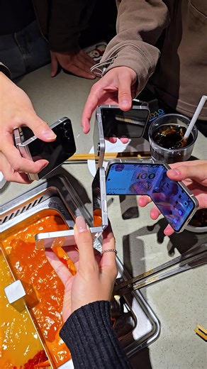 Samsung Flip 7 FE: Stylish Palm-Sized Foldable Clamshell