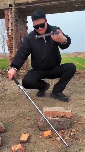 Automatic spring-loaded telescopic three-section stick, one-button unfolding