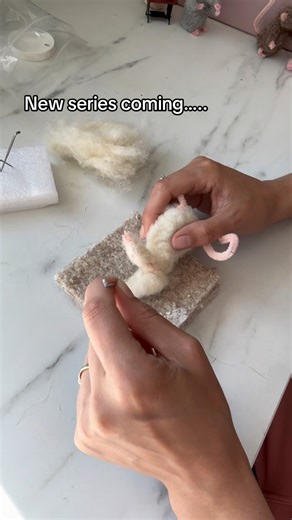 2.6K views · 37 reactions | I’m not expert but Kicking off my felted mouse series with this little guy!  Watch me needle-felt this cute mouse from scratch—first of many to come! 臨✨have u tried needle felting? I’d love to see some inspo. My new obsession #Felting #CraftWithMe #FeltedMice #DIY | Hannah Levine | Facebook