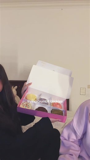 ‏@Crumbli u guys need to try it if ur in qatar #fyp #crumbl | Crumbl Cookie