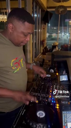 Experimenting with XDJ1000 and DJM750 Mixer