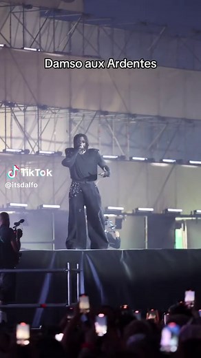 Damso Enflamme Les Ardentes avec Mosaïque Solitaire