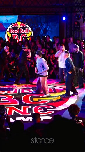 @bboy_tsukki Bboy Tsukki hitting power on beat made the whole go wild! 🤯🔥 📍: @redbullbcone Red Bull Camp Tokyo Japan | Stance