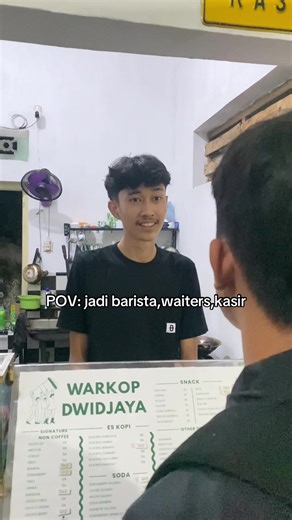 tangannya cuman 2😭🙏🏻 📍Warkop Dwidjaya (selatan pom papar 50m) #warkopdwijaya #kediri24jam #coffeetiktok