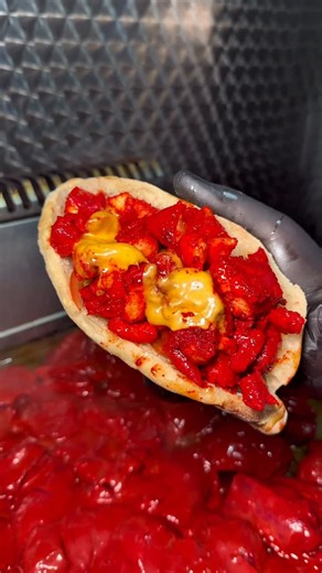 246 Factory Créteil 🍔 on Instagram: "LE CHICKEN ROUGE 🔥❤️ . #bonneadresse #fastfood #creteil #restohalal #upec #creteiluniversite #fac #universite #246 ———————————— 😱 NOUVEAUTÉ LE TOASTY KROUSTY 📍 Rue Poète et Sellier, 94000 Créteil 🤯 Ouvert jusqu’à 5h du matin 📞 0189136695"