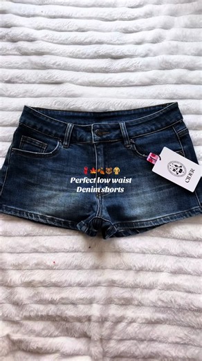 Cute Fall Outfit Ideas: Low-Waist Denim Shorts for SoCal