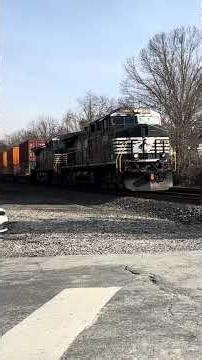 NS 4038 passes by at burds crossing in Derry Pa #railtrack #train #railroad #railroad crossing