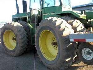 John Deere 8640 revving