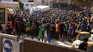 Asile et migration : l’Italie durcit sa législation contre les personnes qui migrent sans visa - RTBF Actus