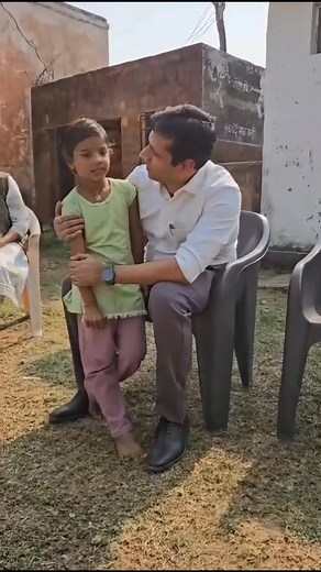 1.1M views · 67K reactions | दतिया कलेक्टर ने स्कूल में बच्चों से...