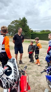 La vitesse est une chose 🏍️, la maîtrise en est une autre 🔥 Dans notre école, on ne saute pas les étapes ! 😉 💥 RDV vite sur ➡️ www.DUKE-ENDURO.com ⬅️ Pour voir le planning des prochains stages motocross 📆, en INITIATION ou en NIVEAU 2 et s’inscrire ! 🪪 👉 Location moto équipement complet possible en initiation 😉 ℹ️ DUKE ENDURO, école de pilotage 🏍️ motocross, enduro et trail en Normandie 🐮 🤝 Merci à : • @equipmoto50 - pour les motos d’initiation et le soutien • @rxrprotect - pour les p