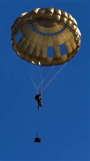 Why US Paratroopers Drop Their Bags Before Landing 😱