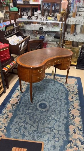The most impressive kidney shaped table we’ve had in a long time! This fine Edwardian mahogany leather top nine drawer kidney shaped desk, of stunning quality, finely carved, line inlaid and crossbanded throughout. Measures 123cm wide 59cm deep and 77cm high Price is €1250 #antiquesireland #beunique #buyantique | RJ Keighery Antiques Ireland