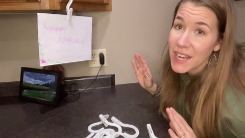 Laundry Hooks Boot Hangers Plastic Clothes Pins Hanger Clips for Bathroom Travel Portable White (12Pcs)