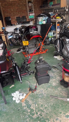 Fuel tank removal #harleydavidson