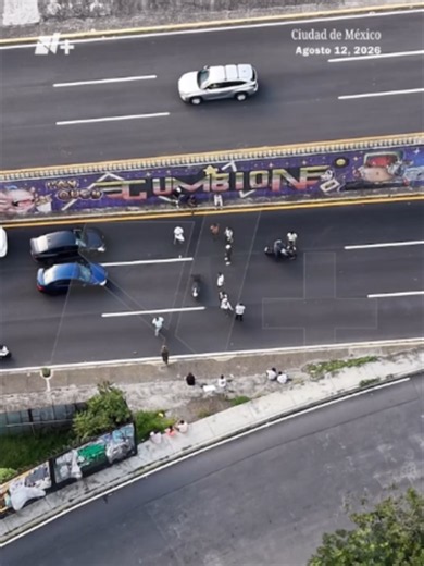 Se han formado filas de autos varados por el bloqueo total de la autopista México-Toluca. #LasNoticiasDeFORO #autopista #bloqueo
