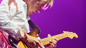 Interview: Eric Johnson Discusses His Dunlop Signature Fuzz Face Pedal