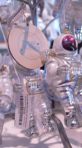 Spreading holiday cheer like protons in a collider! ⚛🎄 Get some last-minute holiday gift inspo from the the Science Store – because nothing says "I totally planned this" like a beaker full of surprises! 🧪 From the dinosaur detectives to space enthusiasts, the Science Store has all your gift needs. Browse unique décor, apparel, toys and more. Plus, your purchase helps support our nonprofit mission of ensuring that essential and engaging science learning can continue for everyone. The best part?