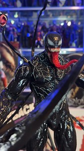 Venom: Let There Be Carnage figures by Hot Toys are actually INSANE! These figures are actually insane. I thought filming this unboxing would be a pretty quick thing but it ended up taking about three hours. Not only are these some of the absolute best boxes Hot Toys have ever delivered figures in thanks to the artistic designs, the option to open them and see inside, and the sheer amount of accessories to marvel at… but these figures have shocking amounts of posing abilities, customization opti