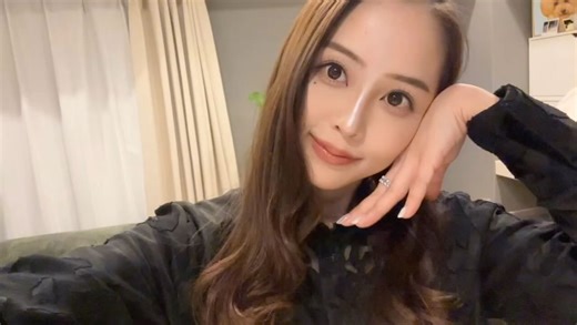 佐藤麻友 | Mayu Sato on Instagram: "やるべき多くのことに押しつぶされないように、マシンピラティスで心身整えに行ったけれど、骨の名前と動き多すぎて、ふふふってなった🧘🏼‍♀️(がんばる)"