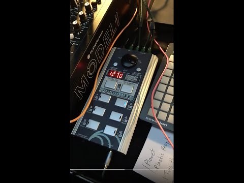 How I PLAY: Four Tet's MODEL 1 LIVE DJ Set-Up