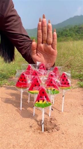 Wow! The Show SMART idea and USEFUL Candy in the Forest #bushcraft #survival #outdoors #skills