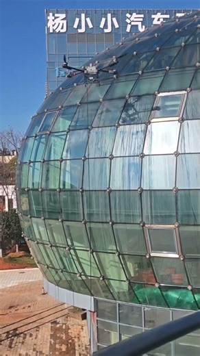 #Drone high-altitude window cleaning—safe, efficient and futuristic.