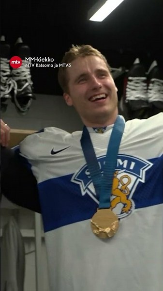Haastattelu keskeytyy oikeutetusti Finlandia-hymnin takia 🇫🇮🏆