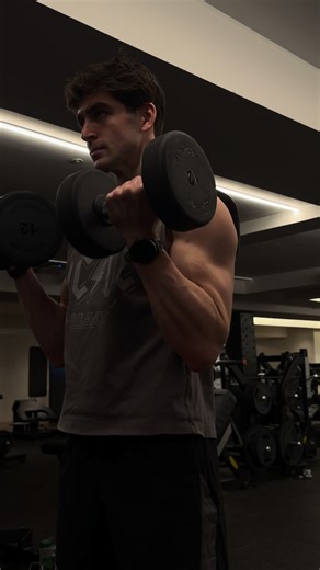 Joshua Coppen on Instagram: "Toning up #hybridathlete #lifestyle #fitnessmodel #workoutroutine #gym"